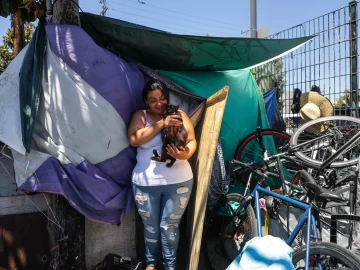 Record numbers in the US are homeless. Can cities fine them for sleeping in parks and on sidewalks?