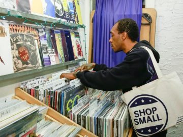 A look at small businesses in the U.S. reveals that they are mostly owned by whites and men, with just 7% being owned by Latinos