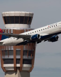 Consumer groups push Congress to uphold automatic refunds for airline passengers