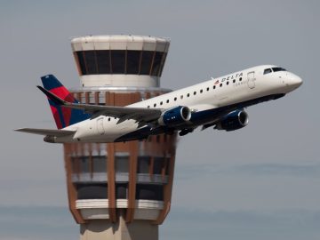 Consumer groups push Congress to uphold automatic refunds for airline passengers