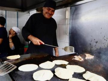 The taco stand that received a Michelin star: “The secret is the simplicity of our taco.”