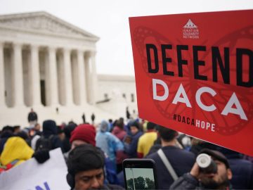 Advocates and lawmakers want an Obamacare marketing plan for DACA recipients