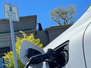 About 3 in 10 Americans would seriously consider buying an electric vehicle