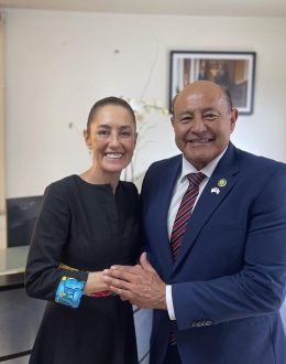 Claudia Sheinbaum meets with US legislators, asks for a relationship as partners and neighbors