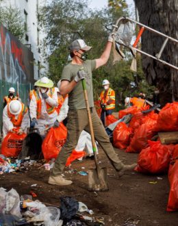 Gov. Newsom expresses frustration with L.A. leaders He makes a stop in the county to ‘clean up’ homeless camps