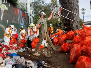 Gov. Newsom expresses frustration with L.A. leaders He makes a stop in the county to ‘clean up’ homeless camps