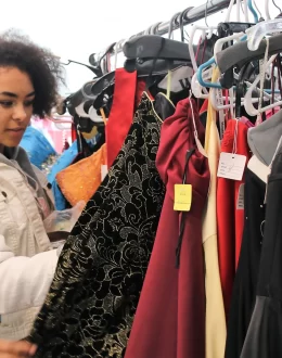 LAUSD opens free clothing boutiques for students in need