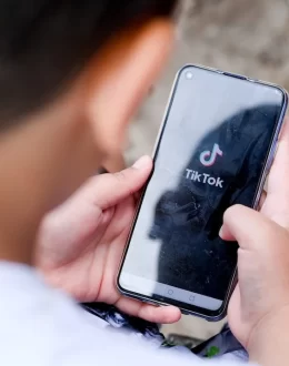 Newsom signs law to protect children from social media addiction