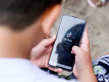 Newsom signs law to protect children from social media addiction