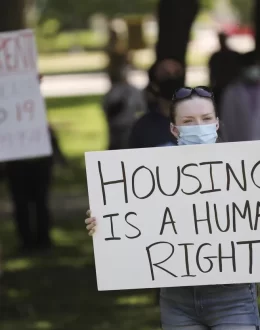 Landords refuse to give contracts to Section 8 beneficiaries