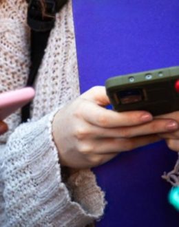 Most Americans back cellphone bans during class, but fewer support all-day restrictions