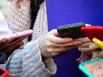 Most Americans back cellphone bans during class, but fewer support all-day restrictions