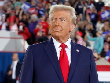 Donald Trump Wins the Presidential Election and Returns to the White House