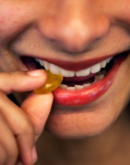 Don’t Let Candy Destroy Your Tooth Health This Holiday Season