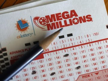 Mega Millions jackpot nears $1 billion ahead of Christmas Eve drawing