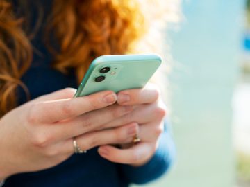 California lawmaker seeks to add warning label to social media
