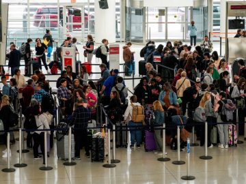 Economic turbulence shakes US airlines as travel demand falters