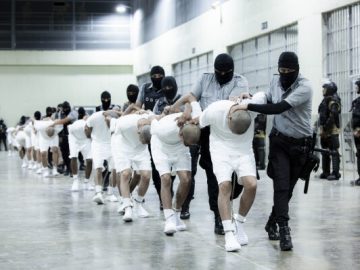 White House denies defying judge’s order to halt the deportation of hundreds of migrants to El Salvador