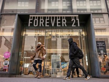 Forever 21 set to shut down its U.S. operations as it files for bankruptcy