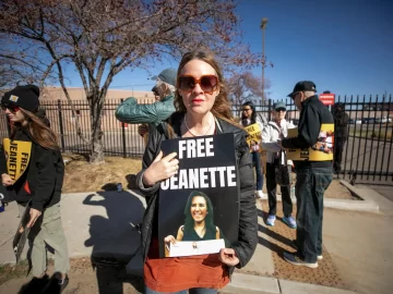 Federal judge orders ICE not to deport immigration advocate Jeanette Vizguerra