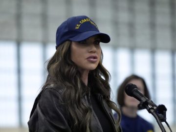 Homeland Security Secretary Noem visits the El Salvador prison where deported Venezuelans are held