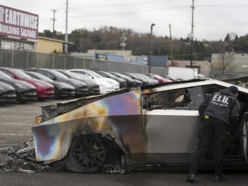 Violent attacks on Tesla dealerships spike as Musk takes prominent role in Trump White House
