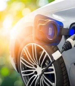 How the EV Tax Credit Works and Why Some Buyers Are Facing Rejections in 2025