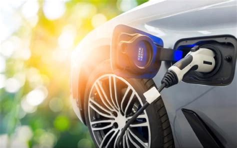 How the EV Tax Credit Works and Why Some Buyers Are Facing Rejections in 2025
