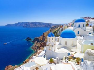 Greece’s Blue and White Houses and How Dictatorship, Disease, and Cheap Paint Created a Global Icon