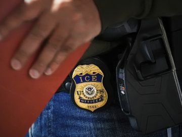 Supreme Court allows Trump to deport Venezuelans under wartime law, but only after judges’ review