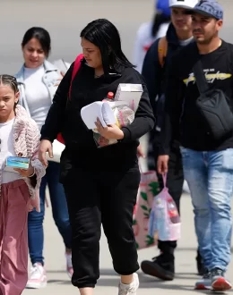 Judge sets rules for Trump’s deportations: 21 days’ notice to migrants in their native language