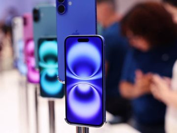 A $2,300 Apple iPhone? Trump tariffs could make that happen.