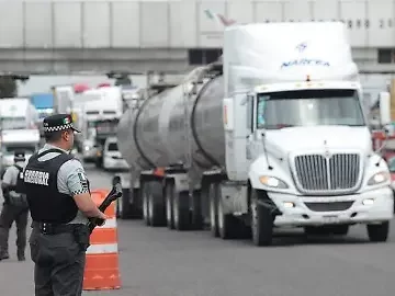 Even truck drivers are defending themselves against robberies on Mexican highways