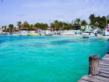 Cancún celebrates sargassum-free beaches, as satellites show seaweed gathering off the coast