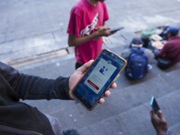 Pamela Rioles, citizen and immigration attorney, is given 7 days to leave the US