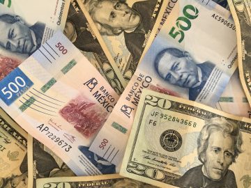 Why did the Mexican peso appreciate in April? These were the factors