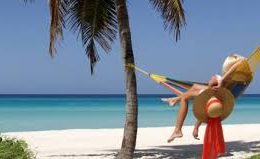 Influencer Exposes Man Prohibiting Access to Mexican Beach