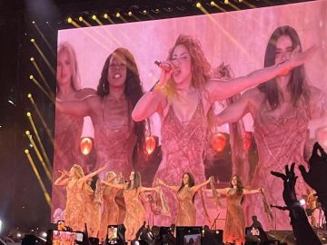 What is known about the investigation into mass measles exposure during a Shakira concert in the United States?