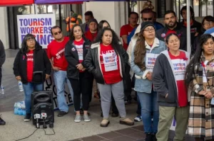 L.A. Moves Toward $30 Minimum Wage For Hotel, Airport Workers - Parriva