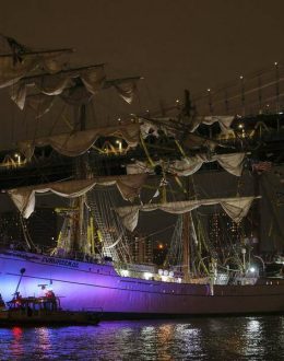 Mexican Navy Ship Cuauhtémoc Crashes Into Brooklyn Bridge, 2 Dead and 19 Injured