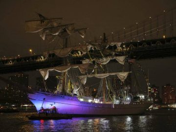 Mexican Navy Ship Cuauhtémoc Crashes Into Brooklyn Bridge, 2 Dead and 19 Injured