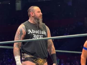 Brody king, AEW Wrestler Wears “Abolish ICE” T-Shirt At Arena Mexico