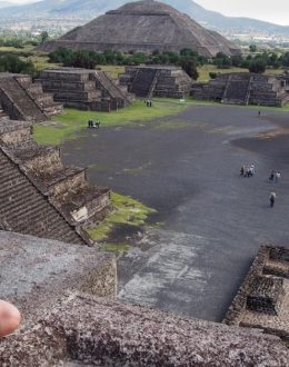 Angry Canadian tourists snub US and head to Mexico