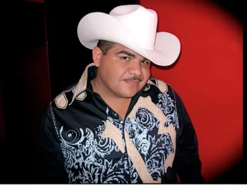 Chuy Lizárraga Changes Profile Picture with LGBT+ Background After Accusations of Homophobia