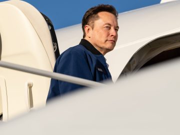 Elon Musk Denies NYT Drug Use Accusations, Claims He’s So Photographed It Would Be Noticeable