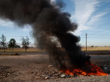 Fires in Mexicali Worsen Air Pollution and Raise Alerts Among Residents