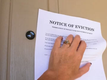 Raids, deportations, closed businesses, unemployment… How are families supposed to pay their rent?