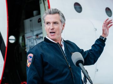 California is under pressure from Trump; the announcement of cuts to benefits for undocumented immigrants marks the beginning