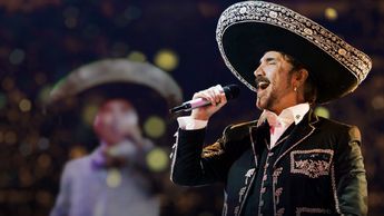 Alejandro Fernández will donate concert proceeds to flood victims in Texas: “It breaks my heart”