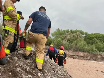 Mexican Firefighters Join Rescue Efforts After Devastating Floods in Texas